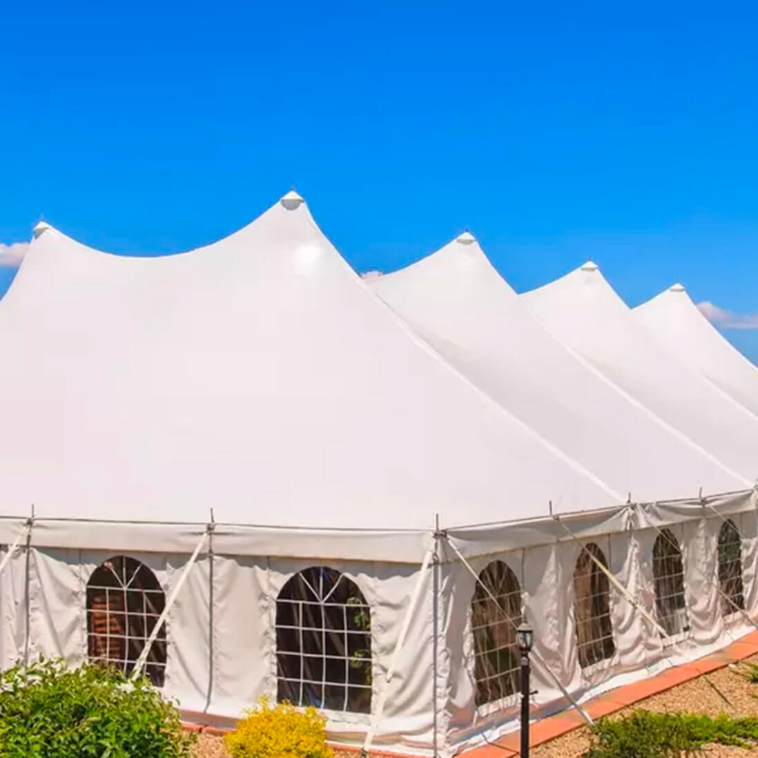 Könnt ihr auch Zelte und technische Ausstattung bereitstellen?